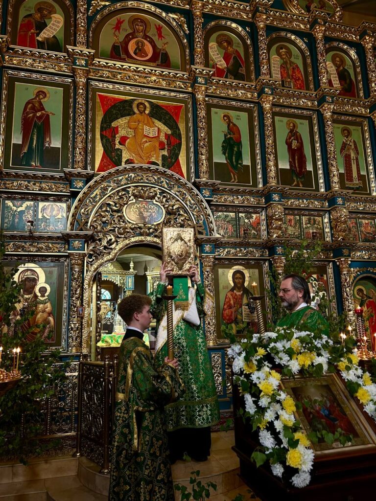 ДЕНЬ СВЯТОЙ ТРОИЦЫ