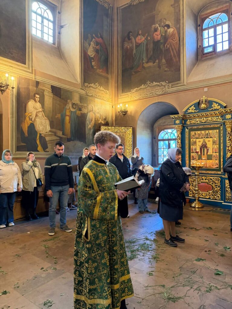 ДЕНЬ СВЯТОЙ ТРОИЦЫ