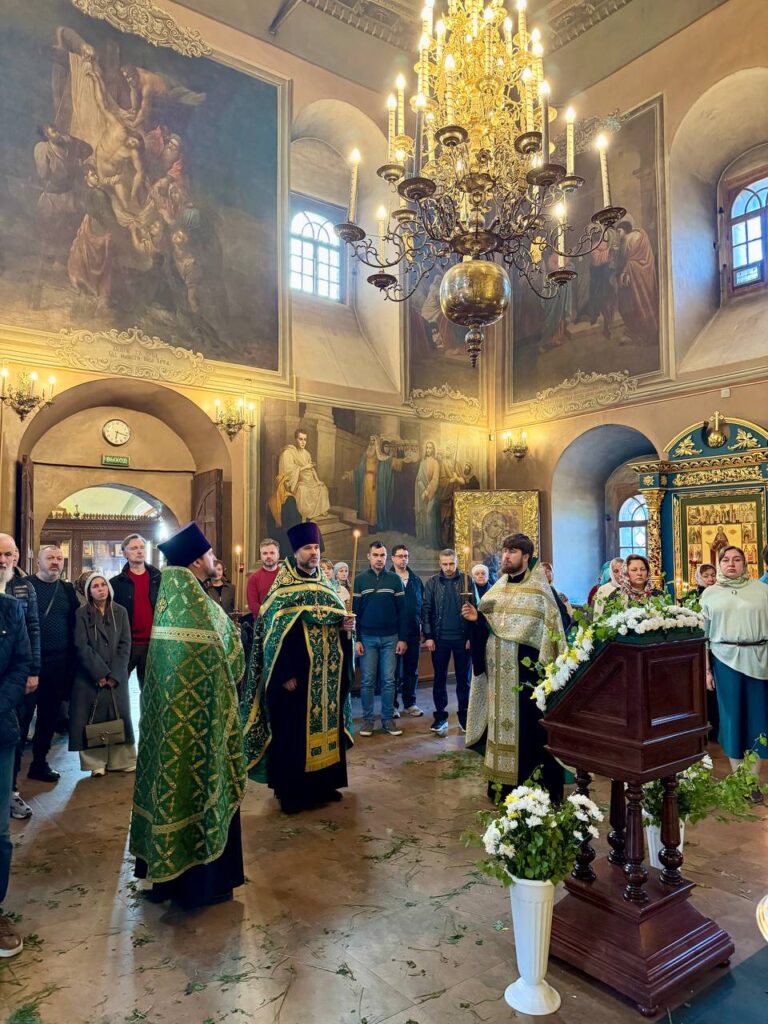 ДЕНЬ СВЯТОЙ ТРОИЦЫ