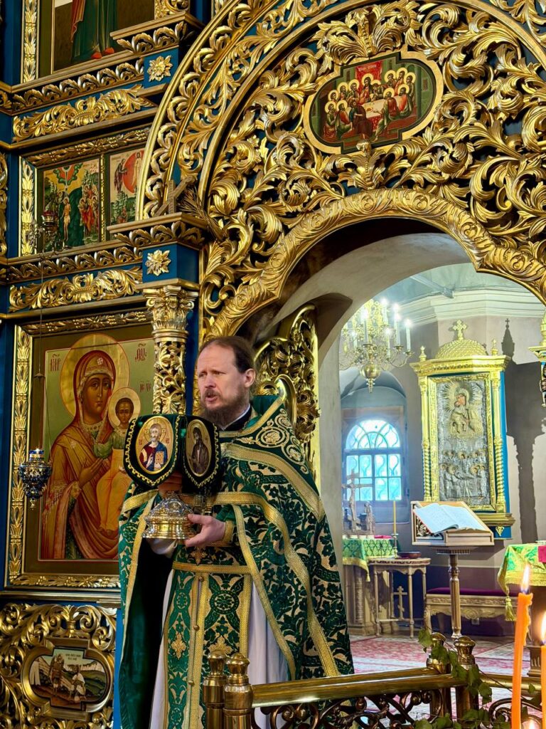 ДЕНЬ СВЯТОЙ ТРОИЦЫ