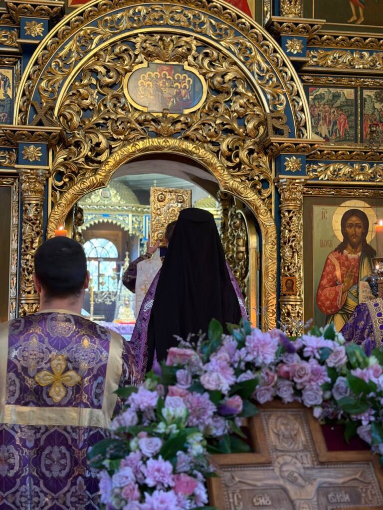 Праздник Воздвижения Честного и Животворящего Креста Господня!