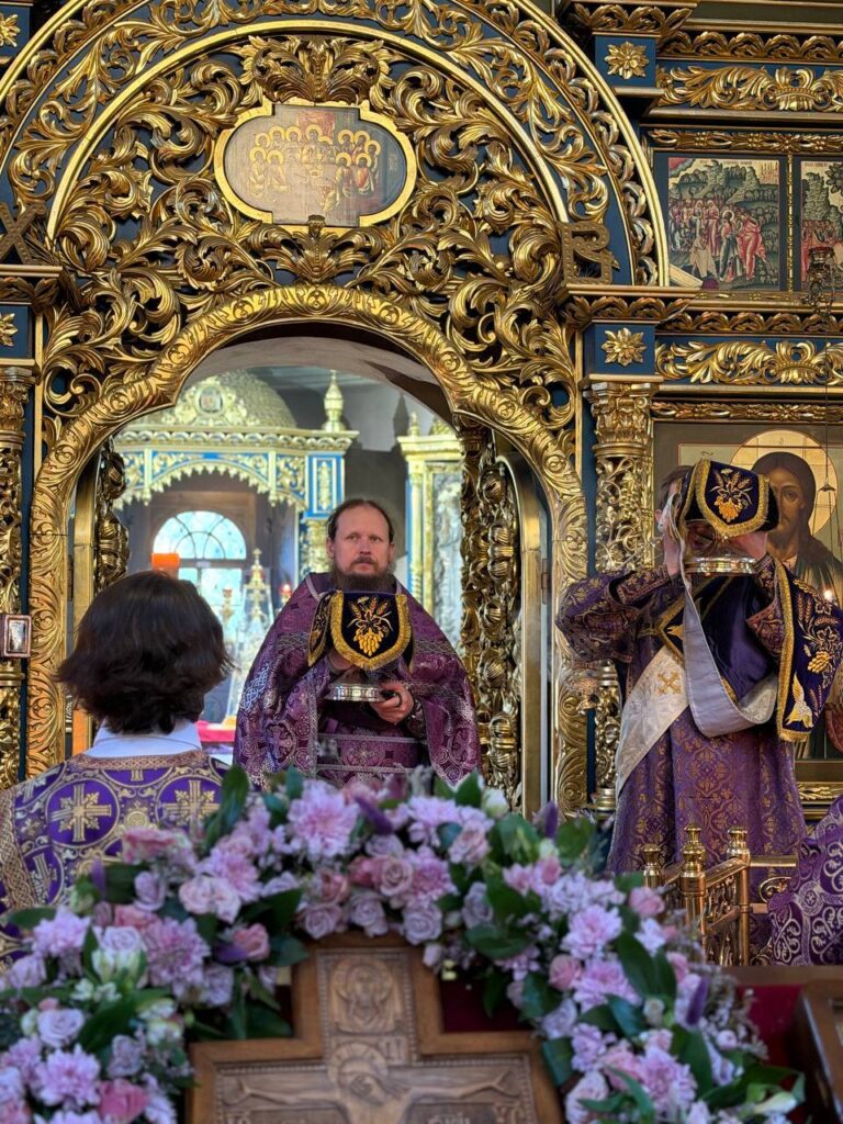 Праздник Воздвижения Честного и Животворящего Креста Господня!