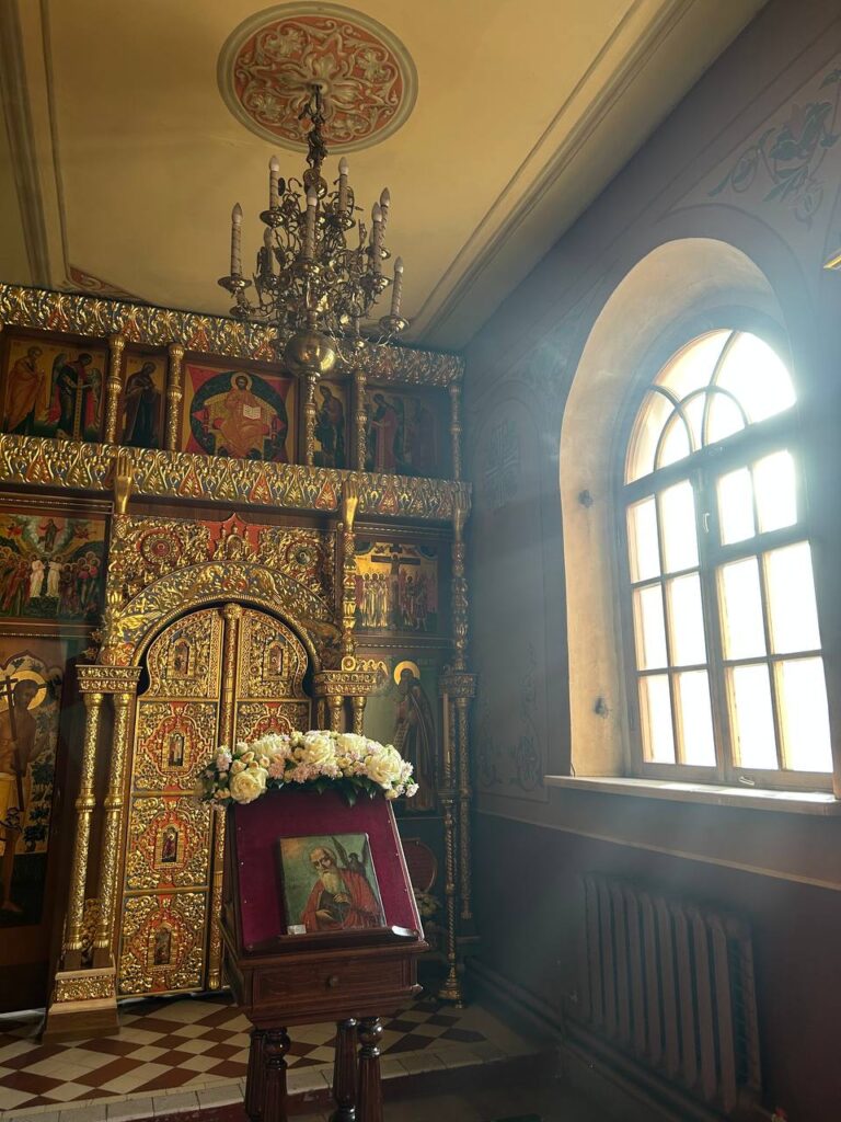 Память апостола и евангелиста Иоанна Богослова, а также святителя Тихона, Патриарха Московского и всея России
