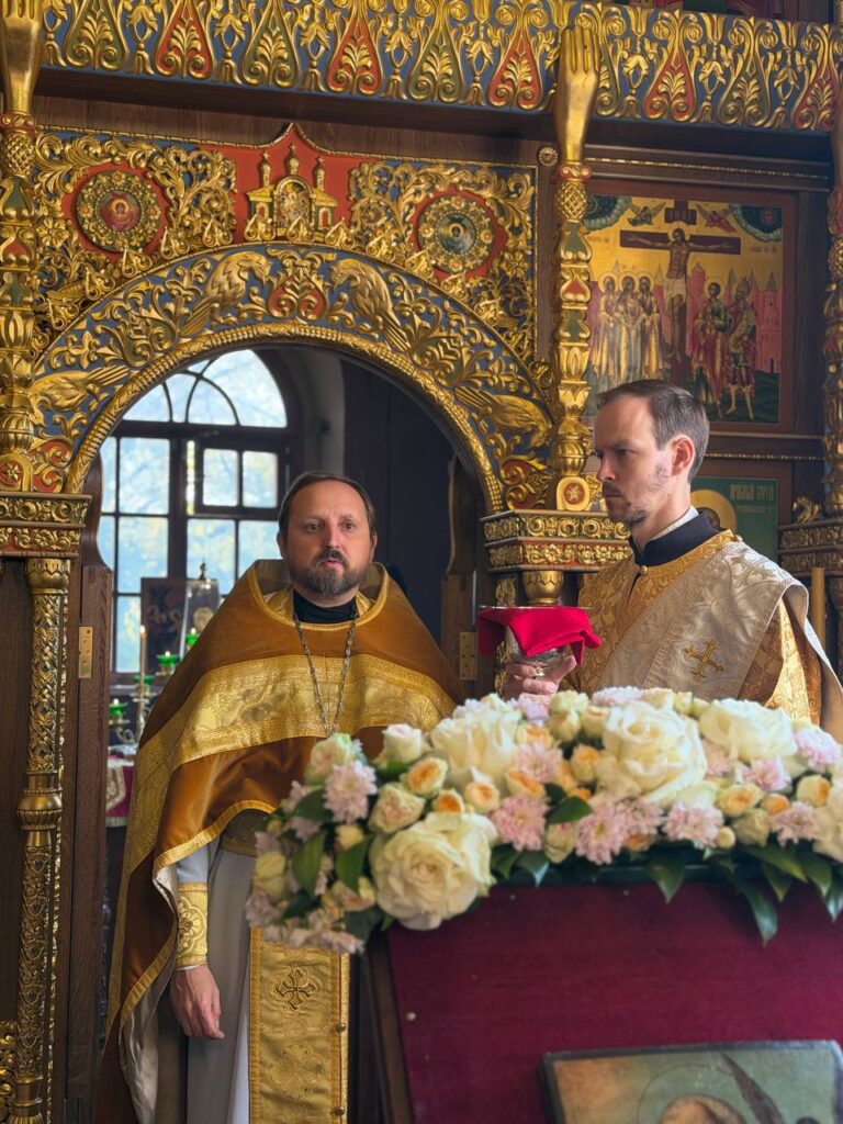Память апостола и евангелиста Иоанна Богослова, а также святителя Тихона, Патриарха Московского и всея России