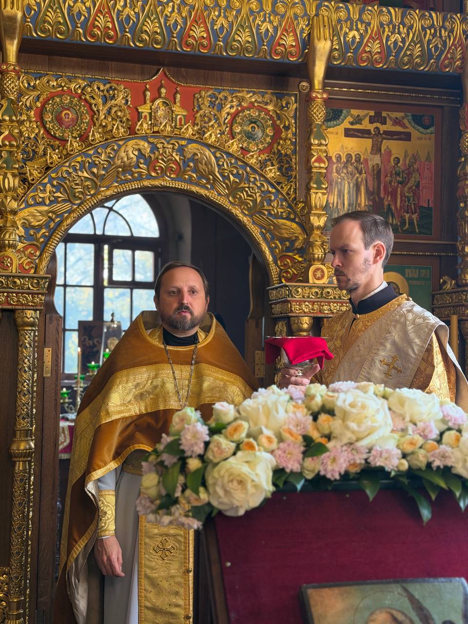 Память апостола и евангелиста Иоанна Богослова, а также святителя Тихона, Патриарха Московского и всея России